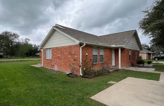 3BD/2BA duplex in Eagle Lake, TX. Gallery 2