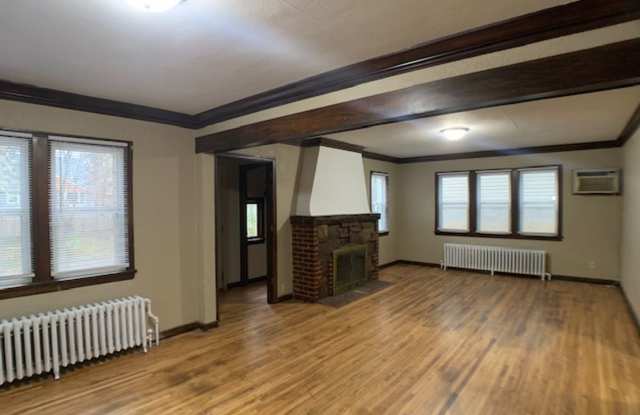 Freshly updated 3 BR/2 BA Single-Family Home in St. Paul with Double Garage and Nice Backyard! Gallery 4
