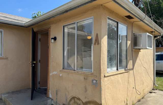 Leasing Special, Two Weeks Free-Cute One Bedroom Cottage with Parking Space photos photos