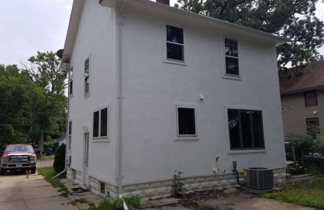 903 7th Ave. NE Gallery 2