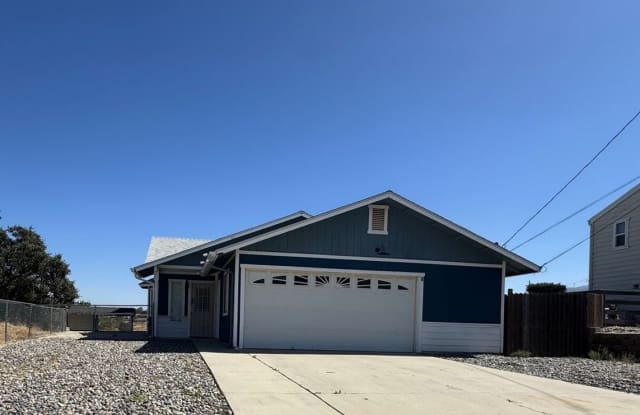READY NOW! 3 Bedrooms - 2 Bathrooms with Fenced Backyard Gallery 1