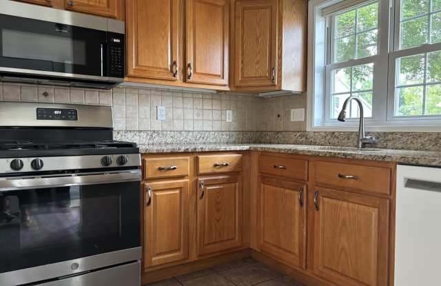 511 Elm Street Gallery 2