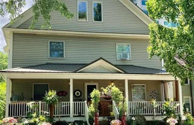 113 Comfort Street unit: 4 photos photos