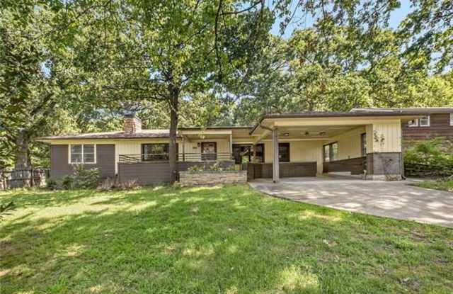 Mid-Century Modern 3-Bedroom, 2-Bathroom House Close To The U of A!! photos photos
