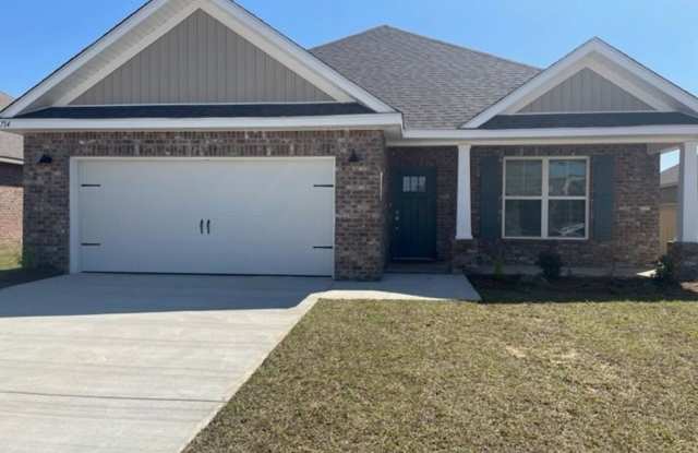 3 Bedroom/2 Bathroom with Office Minutes from Local Beach! Gallery 1