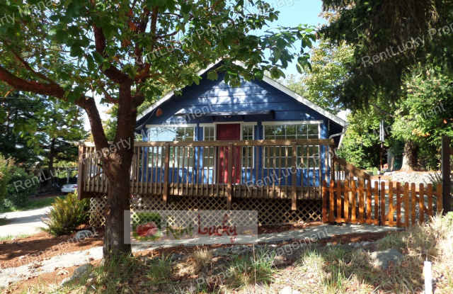 SPECTACULAR VIEWS! Unique & Adorable House w/Huge Deck - Walking Distance to Redondo Beach!! Gallery 4