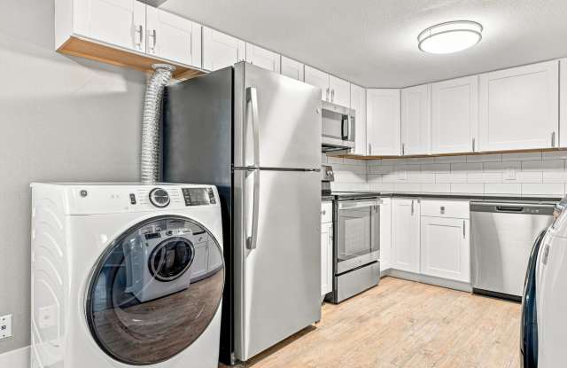 Beautifully Renovated 3 Bedroom Apartment with Private Balcony, In-Unit Laundry & A/C Gallery 4