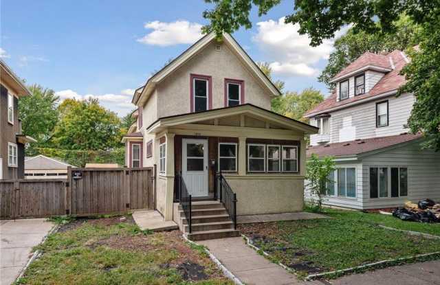 1033 15th Avenue SE photos photos