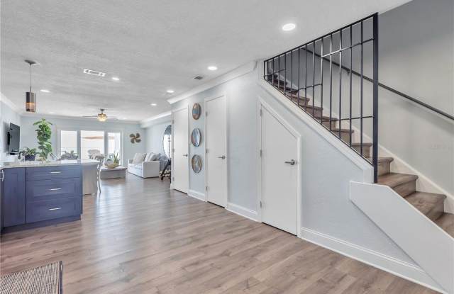 5172 COQUINA KEY Drive SE Gallery 2