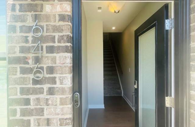 Sophisticated and Spacious 3BR-3.5 Bath Townhome Available!! photos photos