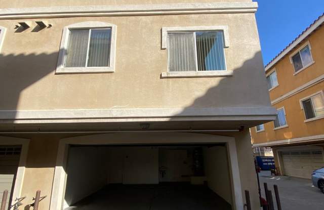 Spacious 4 Bed, 3 Bath Townhouse in Torrance $3,850 - 1625 West 207th Street, Los Angeles, CA 90501