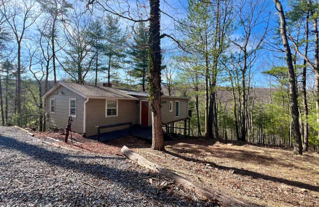 3 Bed, 2 Bath, Lakeside Single Family Home in Hedgesville, WV photos photos