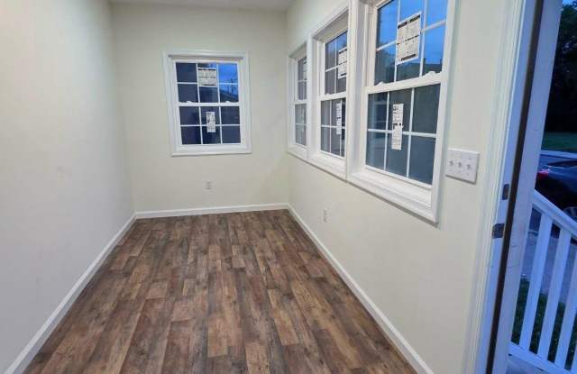 522 PINE Street Gallery 2
