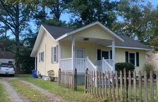 2 Bedroom 1 Bath SFH in Wilmington!! Gallery 3
