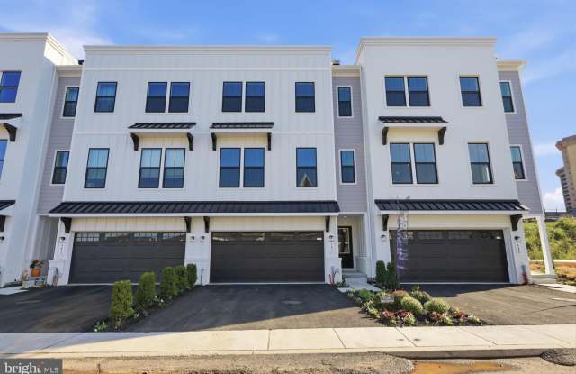 143 RIVER TRAIL Circle Gallery 1