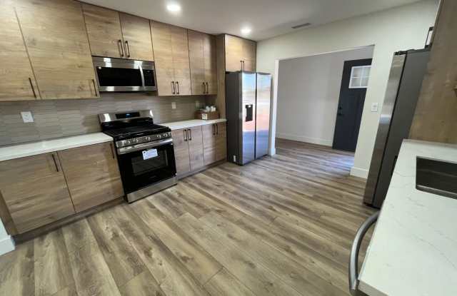 Remodeled in 2025!! Modern Big 7 Bedroom House on East Falls! - 5355 East Falls View Drive, San Diego, CA 92115