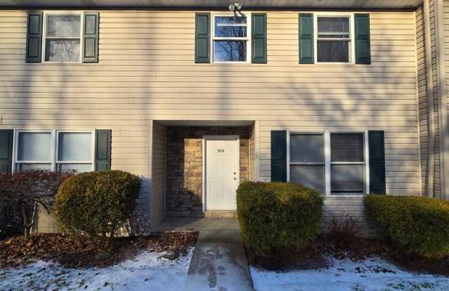Large 2 Bedroom Townhouse - Burrell School District - Next to Hill Crest Country Club Gallery 3