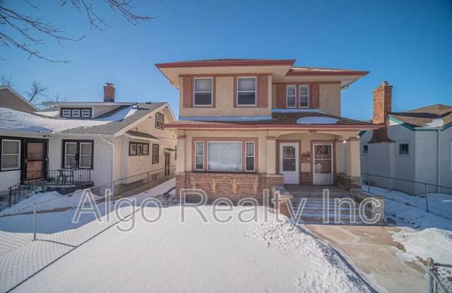 1519 Queen Avenue North - 1 photos photos