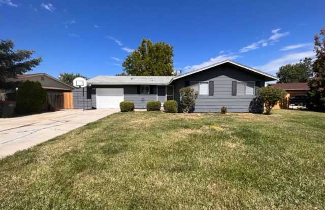 Affordable  Centrally Located Meridian Gem w/ Great Kitchen! - 2104 Northwest 12th Street, Meridian, ID 83646