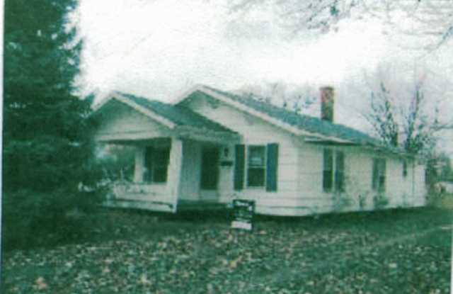 BROOKFIELD - 2 Bedroom 1 Bath Home With Nice Large Yard - ONLY $899 DOWN Gallery 1