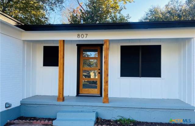 807 Sandy Court Gallery 2