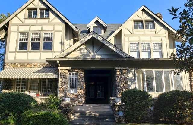 THOMPSON HOUSE photos photos