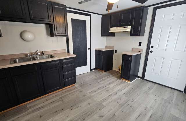 Newley renovated single family 1 bed 1 bath home for rent! - 124 Crouse Street, Mansfield, OH 44902