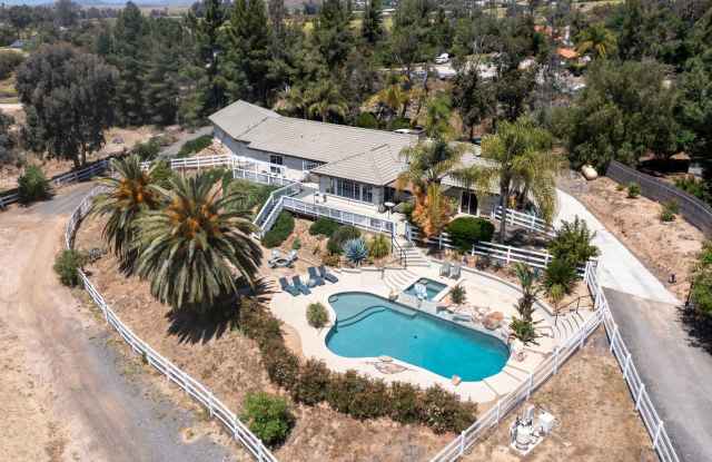 LUXURY LIVING POOL HOME ON 2+ ACRES IN THE HEART OF WINE COUNTRY! photos photos