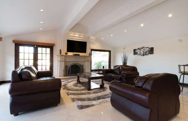 6857 Crest Road Gallery 4