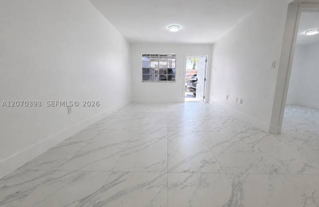 1270 W 42nd St Gallery 4