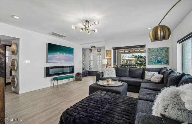 1725 E VERDE Lane Gallery 4