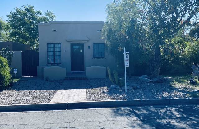 1134 North Wilson Avenue - Front Gallery 2