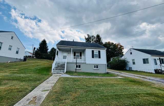 2 Bedroom, 1 Bath House - 404 Radford Street, Christiansburg, VA 24073