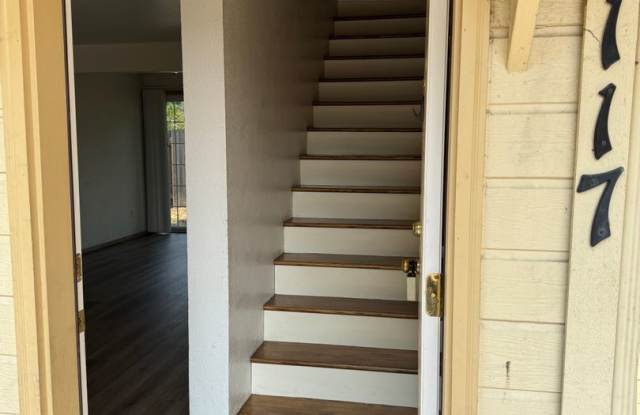 Freshly recently updated 3-bedroom 2-bathroom duplex with garage! Gallery 3