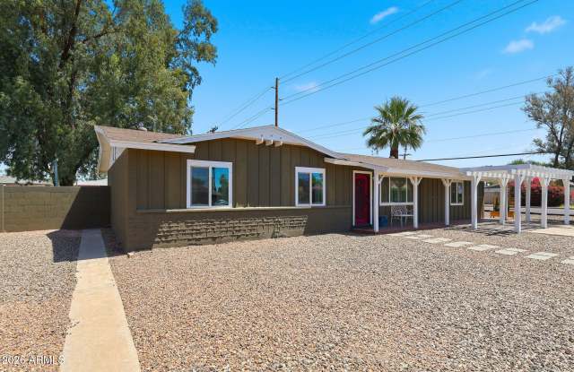 2302 W BERRIDGE Lane Gallery 4
