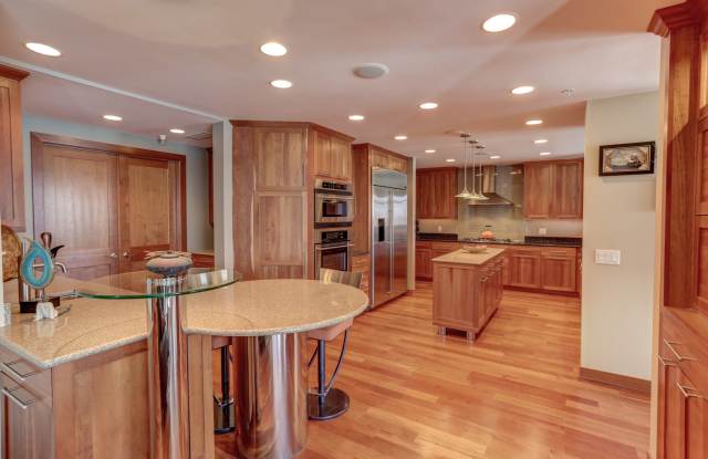 1070 Grandview Court Gallery 4