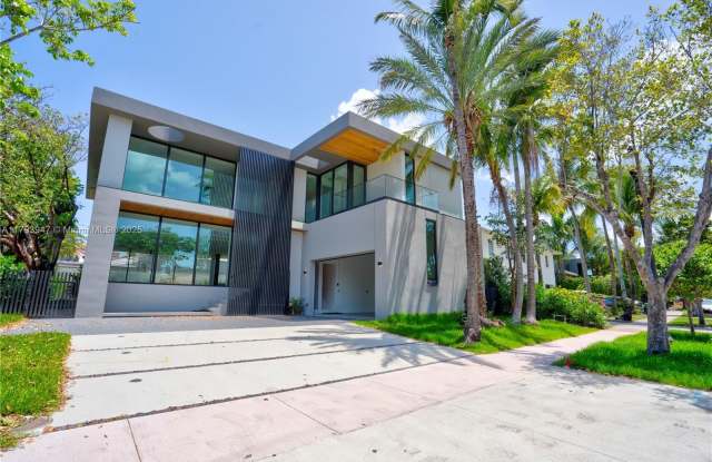 735 Fernwood Rd photos photos
