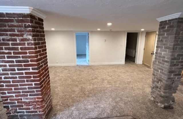 313 West 1st Street North photos photos
