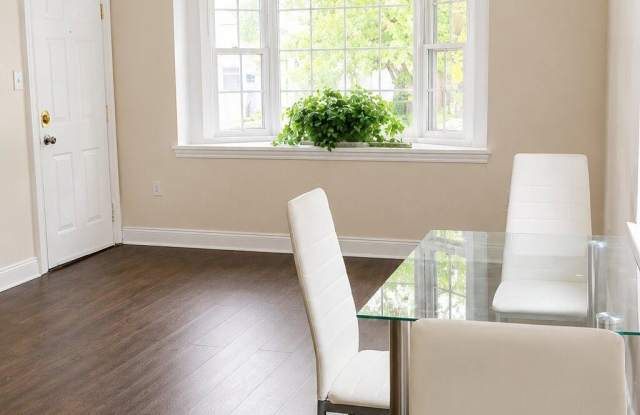 63 GALVESTON Place SW Gallery 3