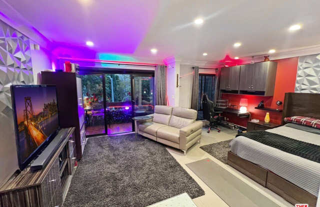 950 N Kings Rd photos photos