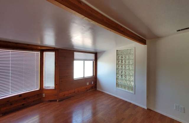 Cozy Two Bedroom Home Gallery 3