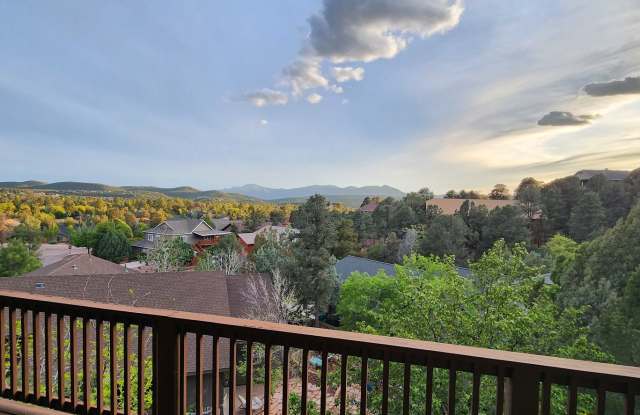 Beautiful Veiws From This Spacious Four Bedroom Home! Gallery 3
