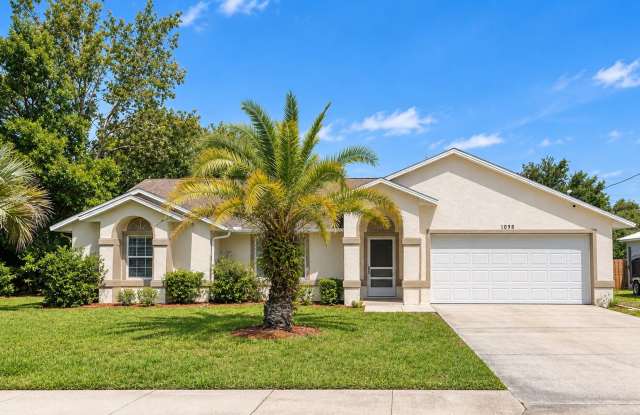 Spacious 3-Bedroom Deltona Home with Fenced Yard, Screened Patio & Extra Garage! Gallery 1