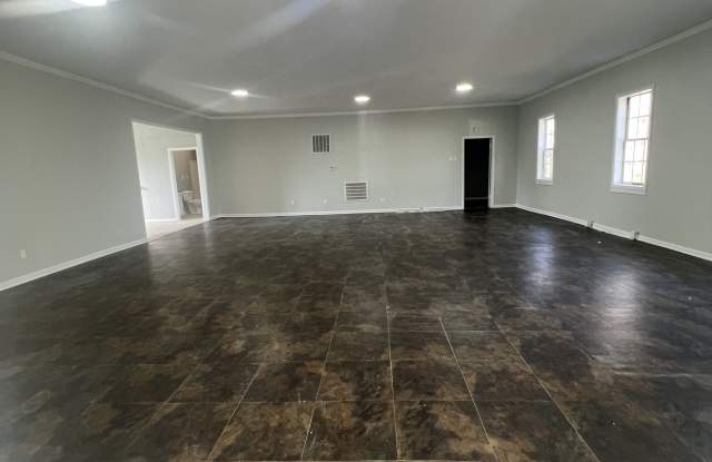 932 Hatchie St. Gallery 3