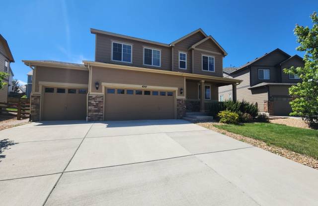 Gorgeous Copperleaf 4 Bedroom Home, Loft, Main Floor Study! photos photos