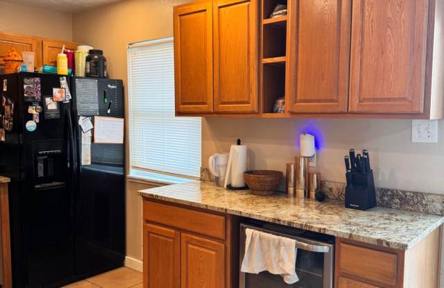 Cute 3 Bedroom 2.5 Bathroom Located In NW Albuquerque! Available 11//1/26 Gallery 4