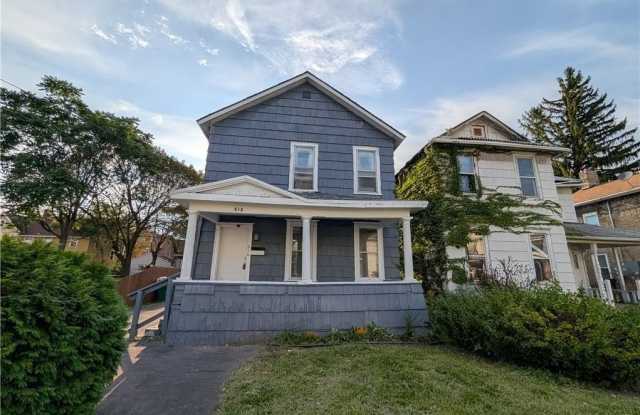 616 7th (LOWER) Avenue Gallery 1