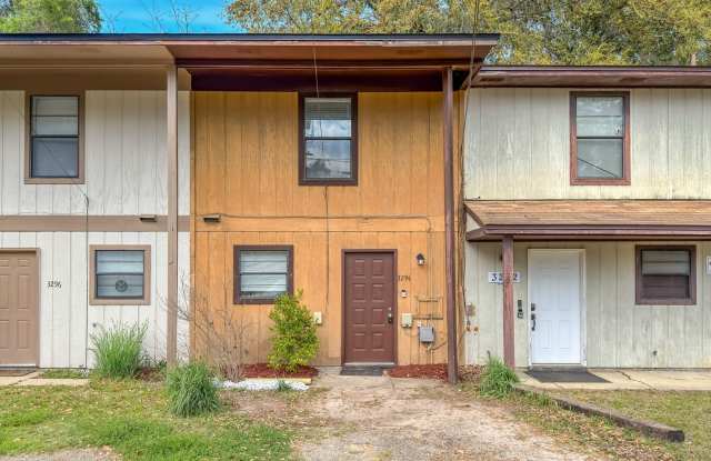 CUTE 2/1.5 w/ New Paint, Washer and Dryer, Close to TCC  FSU! Available NOW for $1100/month! photos photos