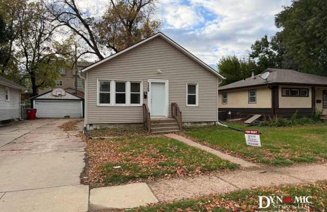 4+ Bedroom, 2 Bathroom House By Augustana and USF Gallery 1