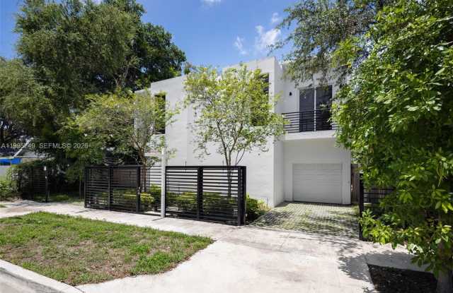 3162 Plaza St photos photos